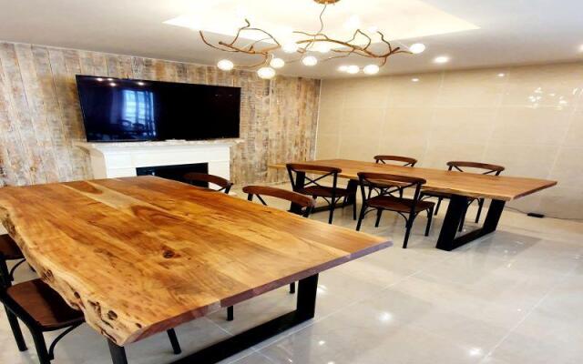 Uneed Business Hotel