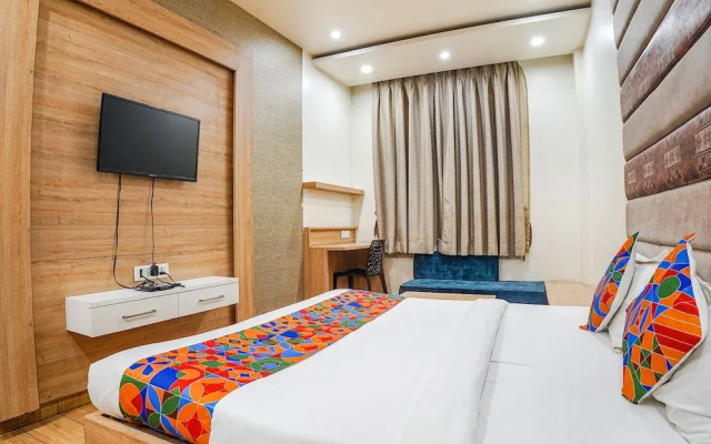 Fabhotel Om Palace