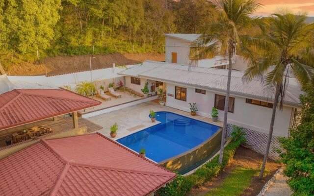 Few Steps to Beach Private Pool and Jacuzzi