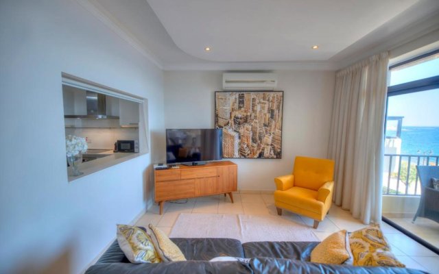 Large seafront 3 bedroom apartment in the heart of Sliema - MMAI1-2