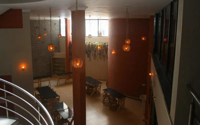 OYO 374 Apartment Near Fortis Hospital