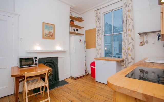 3 Bedroom Flat In Highbury