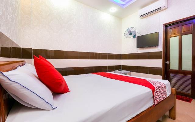 Binh Dung Hotel by OYO Rooms