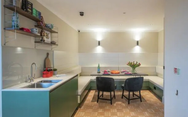 Stylish Studios SOUTHFIELDS STATION