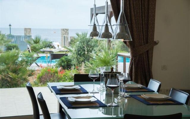 Luxury Villa Beachfront 5 Bedrooms 10-12 Persons