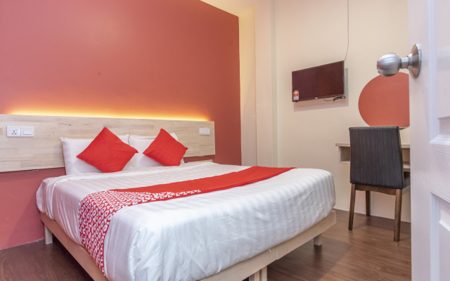 OYO 778 BMW 2 Hotel