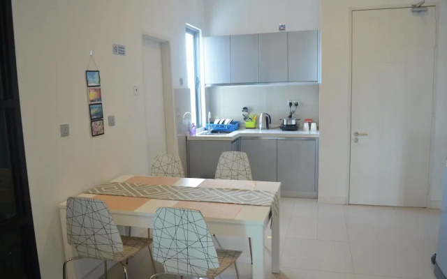 Elegant Living At loft Imago KK
