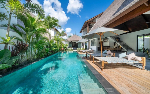 Exclusive Villas Complex, 8 BR, Canggu With Staff