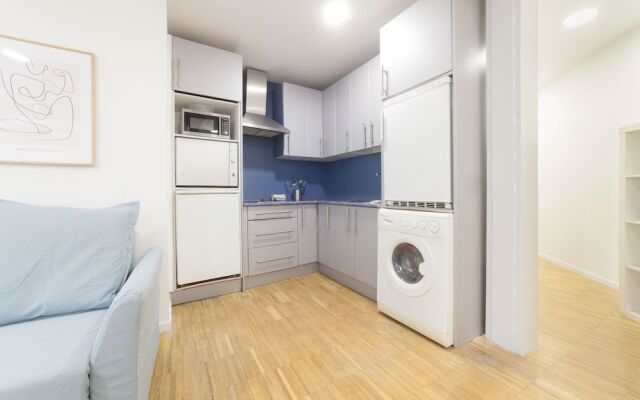 Bright & cosy studio in Puerta del Sol by Allô Housing.