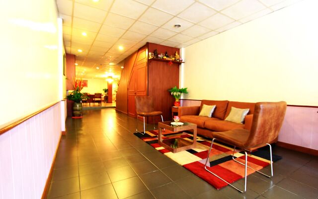 Travel Lodge Suriwongse - Adult only