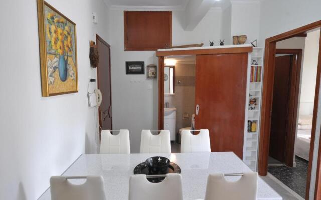 Themis 40 steps from beach