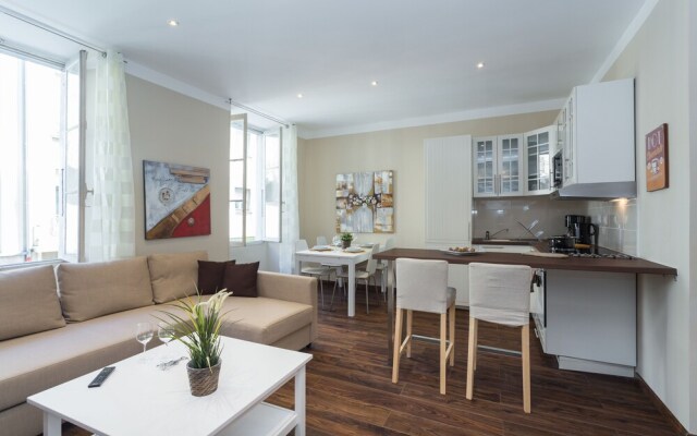 Chocolate - Spacious & Cosy 2-Br Center