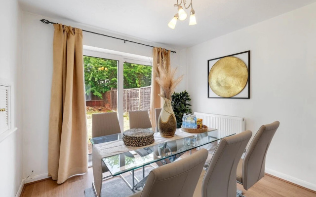 Sharp Close 4 Bedroom 2 Bath - Aylesbury