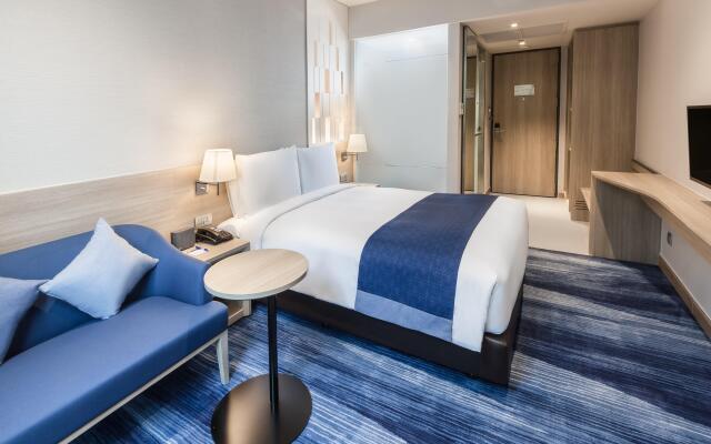 Holiday Inn Express Bangkok Soi Soonvijai by IHG
