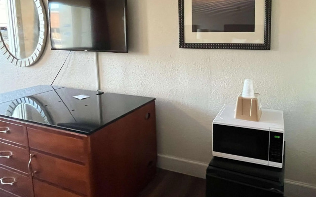 Motel 6 Galveston, TX - Beach/Seawall