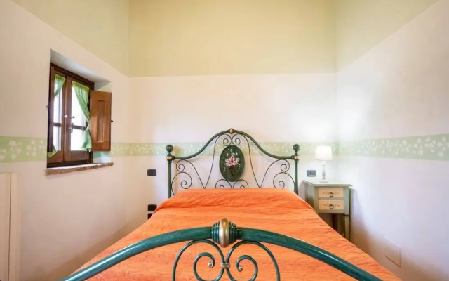 Farmhouse in Citta di Castello With Pool