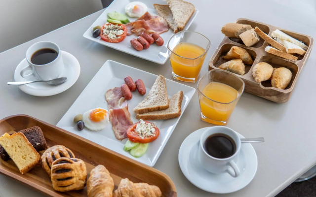Piraeus City Hotel