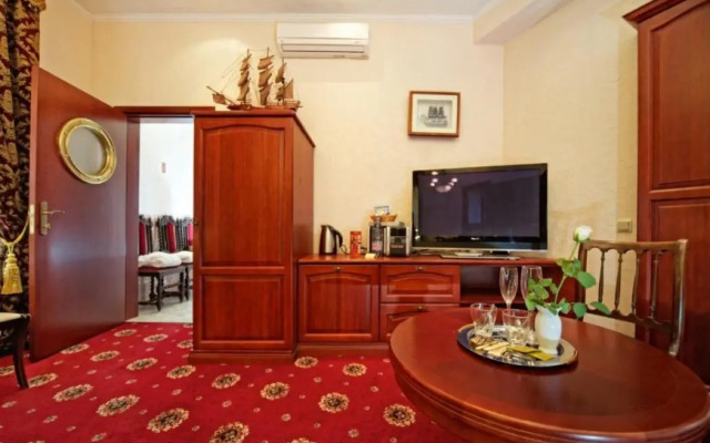 Monte Kristo Hotel