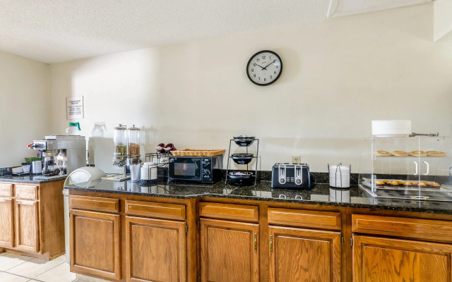 Econo Lodge Glade Springs I-81