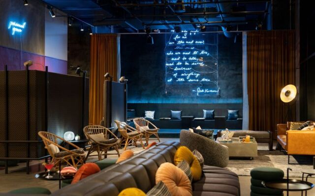 Moxy Oakland Downtown, A Marriott Hotel