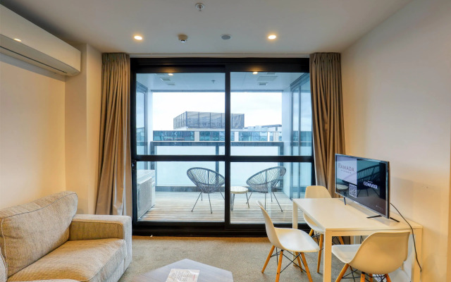 Ramada Suites By Wyndham Victoria Street West