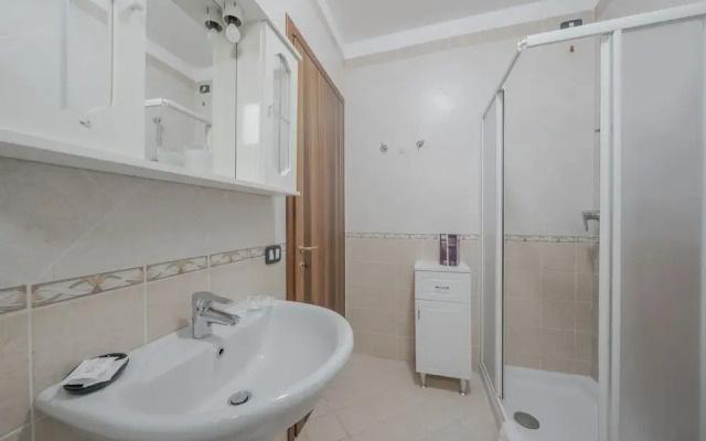 Apt24 - Trilocale Vicino al Lago con Posto Auto