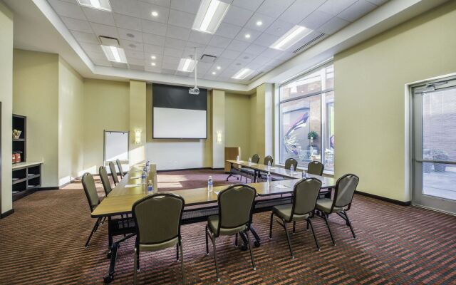 Hyatt Place Cleveland / Westlake / Crocker Park