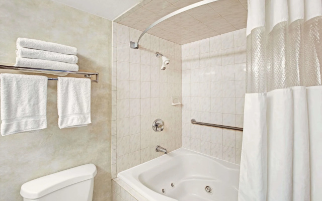 Ramada By Wyndham Flemington