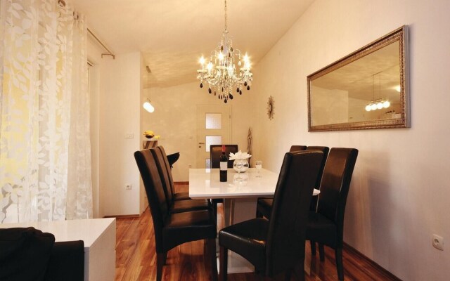 Amazing Home in Pakostane With Wifi and 5 Bedrooms