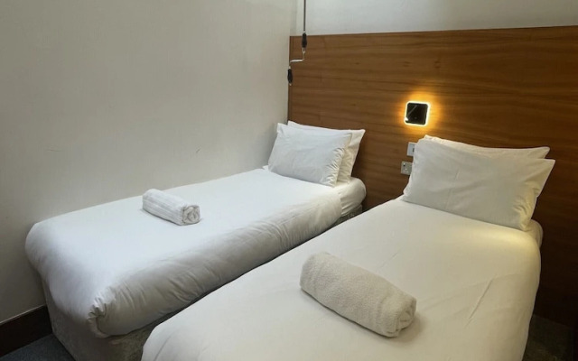 The Chapter - Leisure Inn Hotel