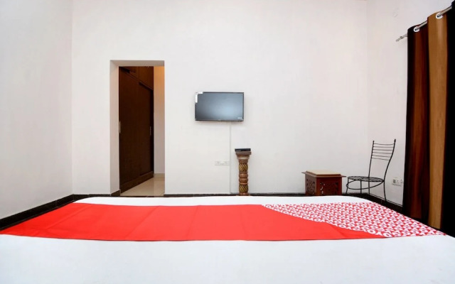 D S Royal Guest House b y OYO Rooms