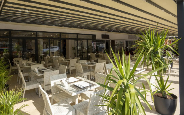 Alesta Seaside Residence