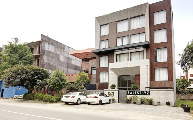 Saltstayz Premier – Cyber Hub