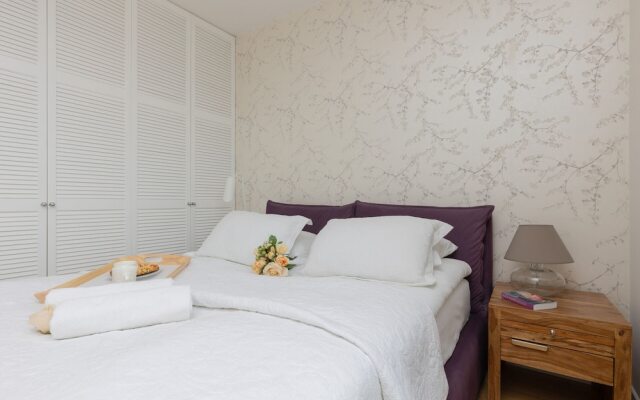 Apartment With Balcony Wolska by Renters