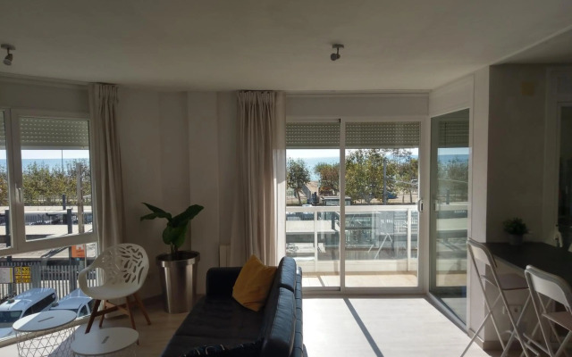 Luxury Apartment Accommodation, next to beach & train station Calella