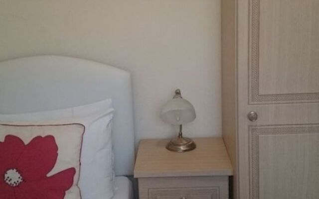 Cross Street Guesthouse & B & B