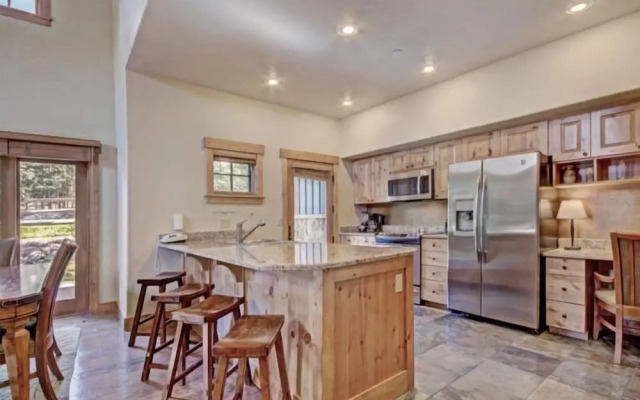 Mountain Thunder Lodge 3 Bedroom Vacation Rental in Breckenridge With Access to a Hot Tub Just Two Blocks From Main Street