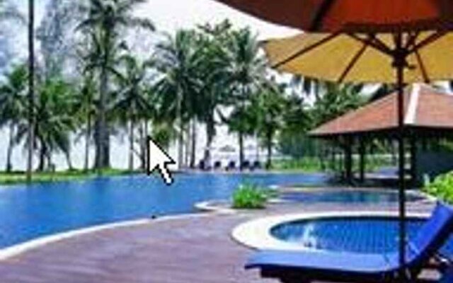 Royal Bangsak Beach Resort