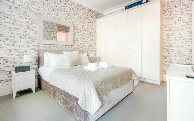 Stunning Home Near Earl s Court