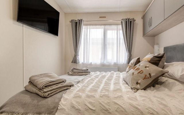 The Cotswold Holiday Lodge