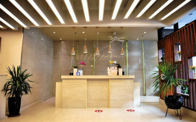 Aura One Hotel