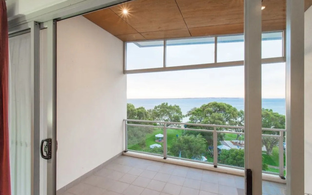 Spinnakers Apartments