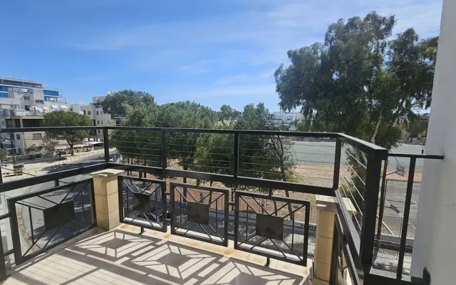 39 EGM - Stay Uptown Apartment
