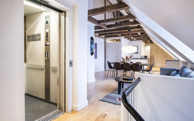Town Hall Penthouse by Daniel&Jacob’s