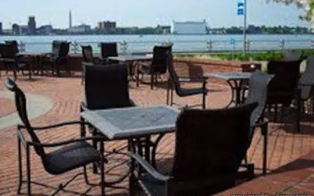 Roberts Riverwalk Hotel Detroit