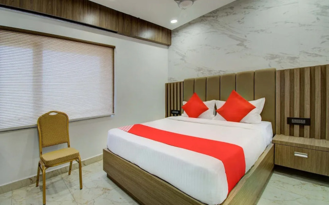 V Hotel by OYO Rooms