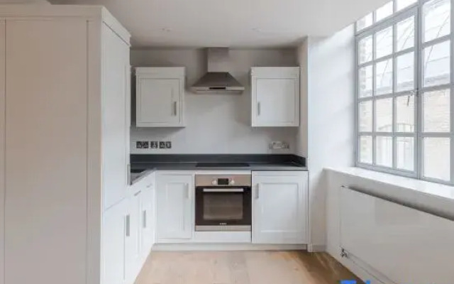 The Eyre Suite Four - Farringdon - by Frankie