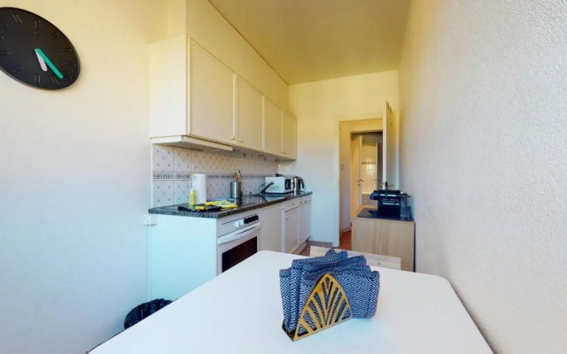 Modern apartment with a view of the Jet d'Eau