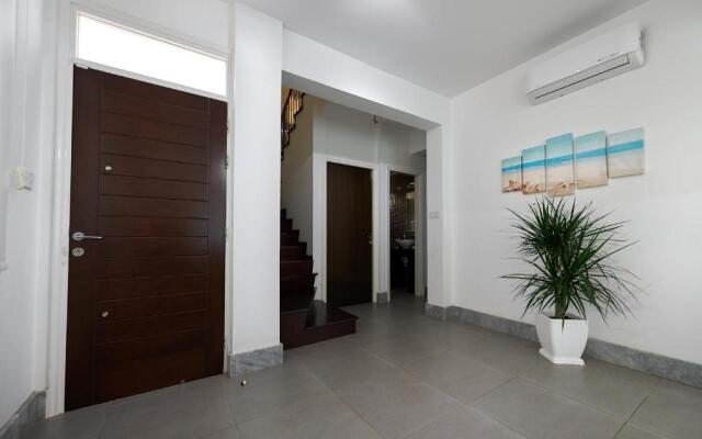 Beach Front Bella Vista by Ezoria