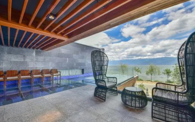 Puyue Lake-view Holiday Hotel